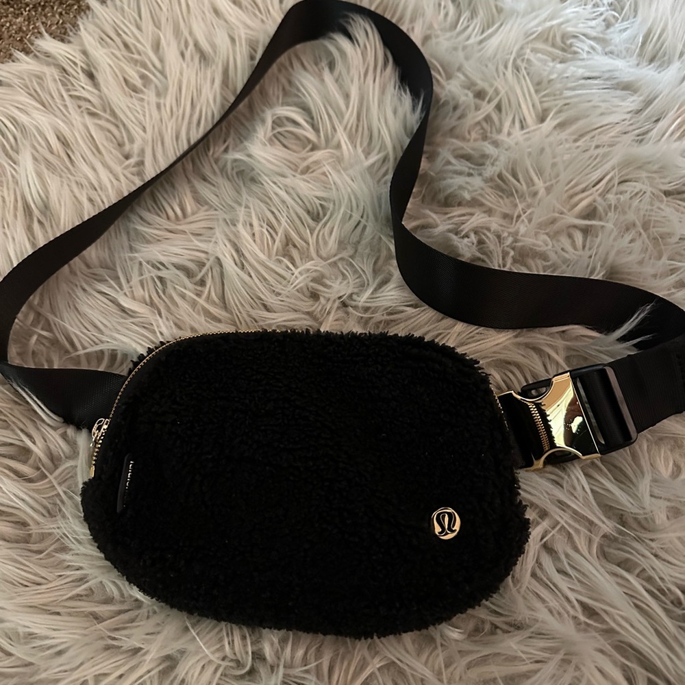 Lululemon belt bag in black Sherpa with gold